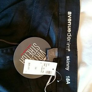 Avenue jeans size 18 A , distressed knees